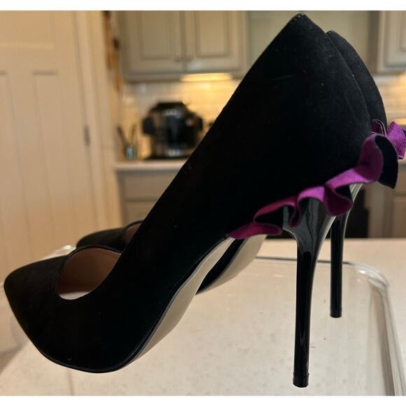 Betsy Johnson Black Heels with Purple Ruffle - Size 7.5 - Picture 2 of 6
